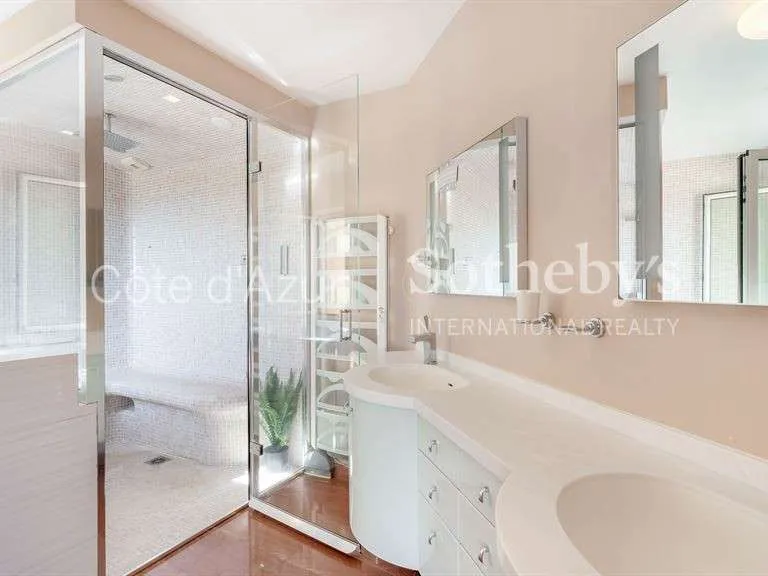 Bathrooms - Luxury Villa with Pool and Sea View in Grimaud