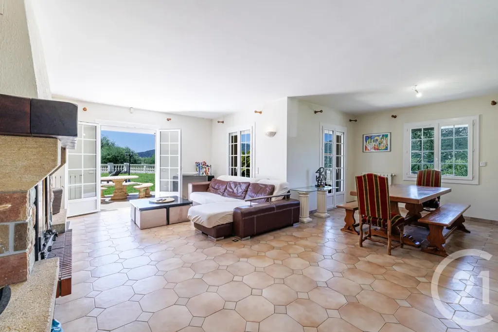 Living Room - Provençal Villa with Pool and Panoramic View near Nice