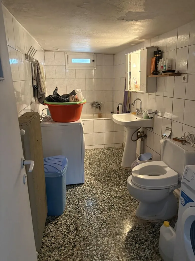 Bathrooms - Detached House with Garden in Agios Dimitrios