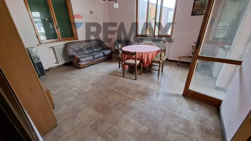 Sala da pranzo - Appartamento al piano terra con balcone nel centro storico di Ranzanico