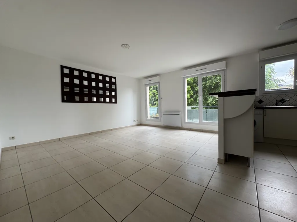 Elutuba - Flat with Balcony and Parking in Vémars