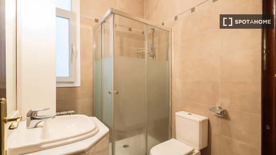 Salles de bain - Shared Flat with Modern Design in Madrid Centre