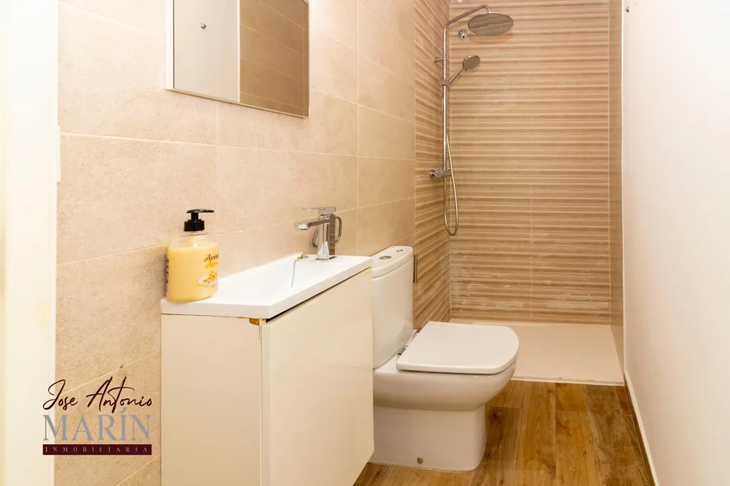 Salles de bain - Apartment with Balcony in Old Town Centre