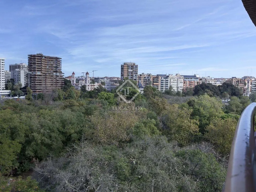 Balcon - Luxury Apartment with River View in Valencia