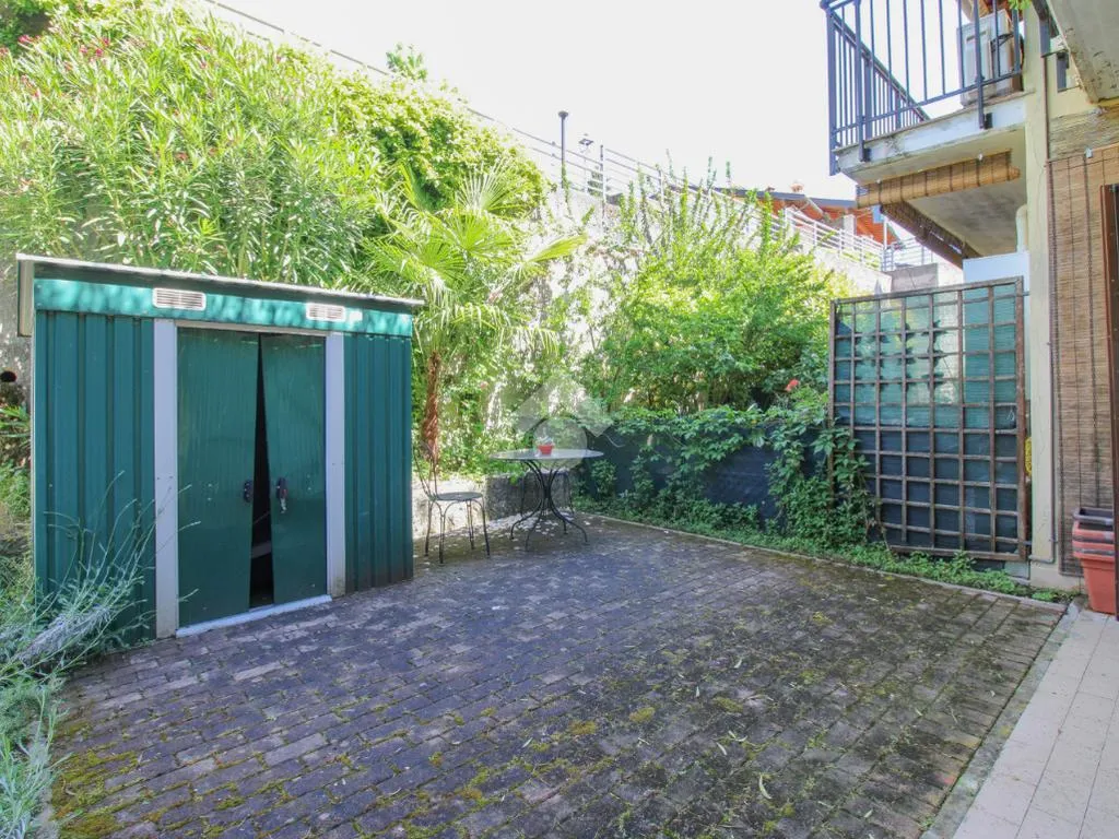 Jardin - Twin-Storey Apartment with Lake View in Vigole