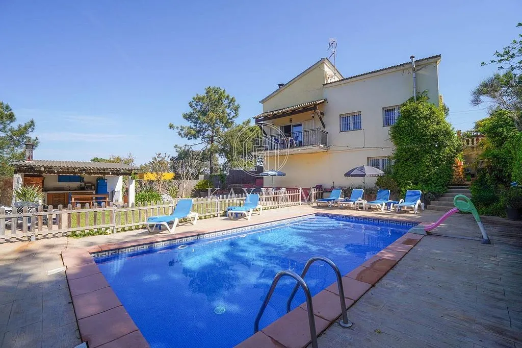 Bassein - Rustic Chalet with Pool in Lloret de Mar