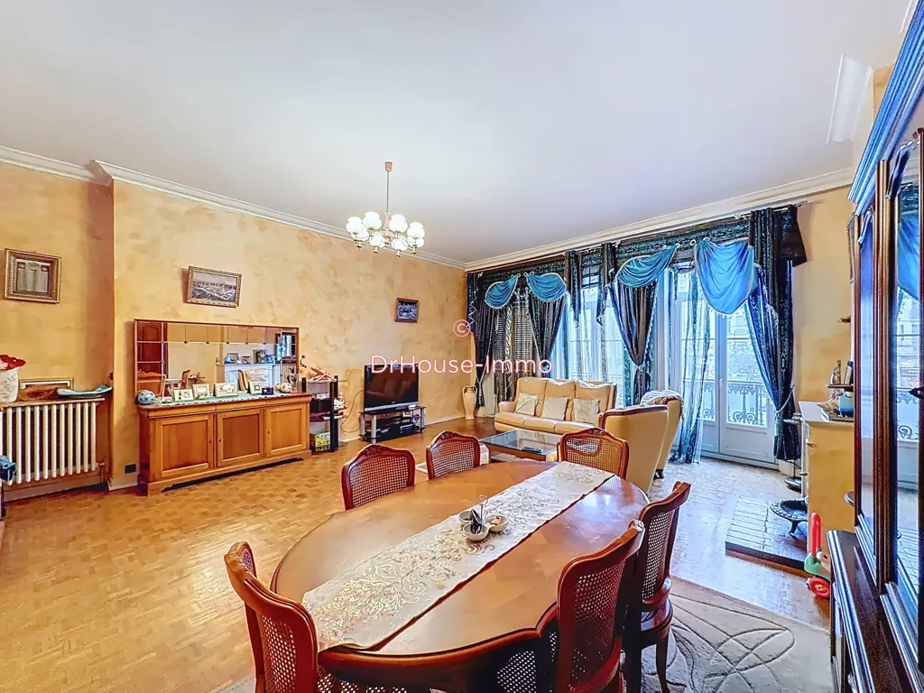 Söögituba - Spacious Flat with Five Bedrooms in Saint-Etienne Centre