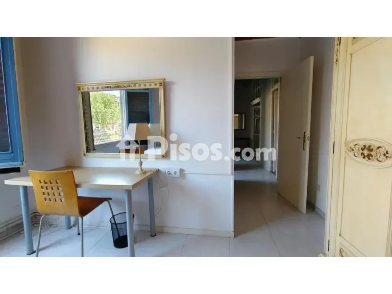 Bureau - Apartment with Balcony and River View in Girona