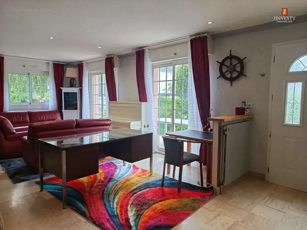 Living Room - House with Jacuzzi in Caudan