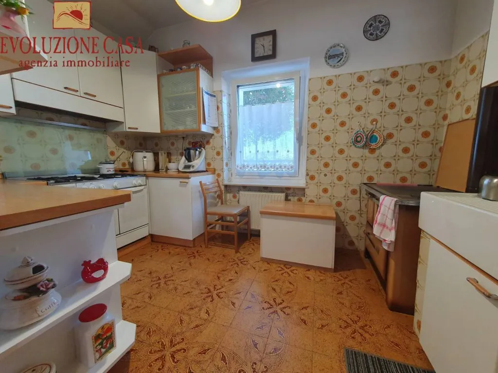 Cuisine - Three-Level Farmhouse with Garden in Staranzano