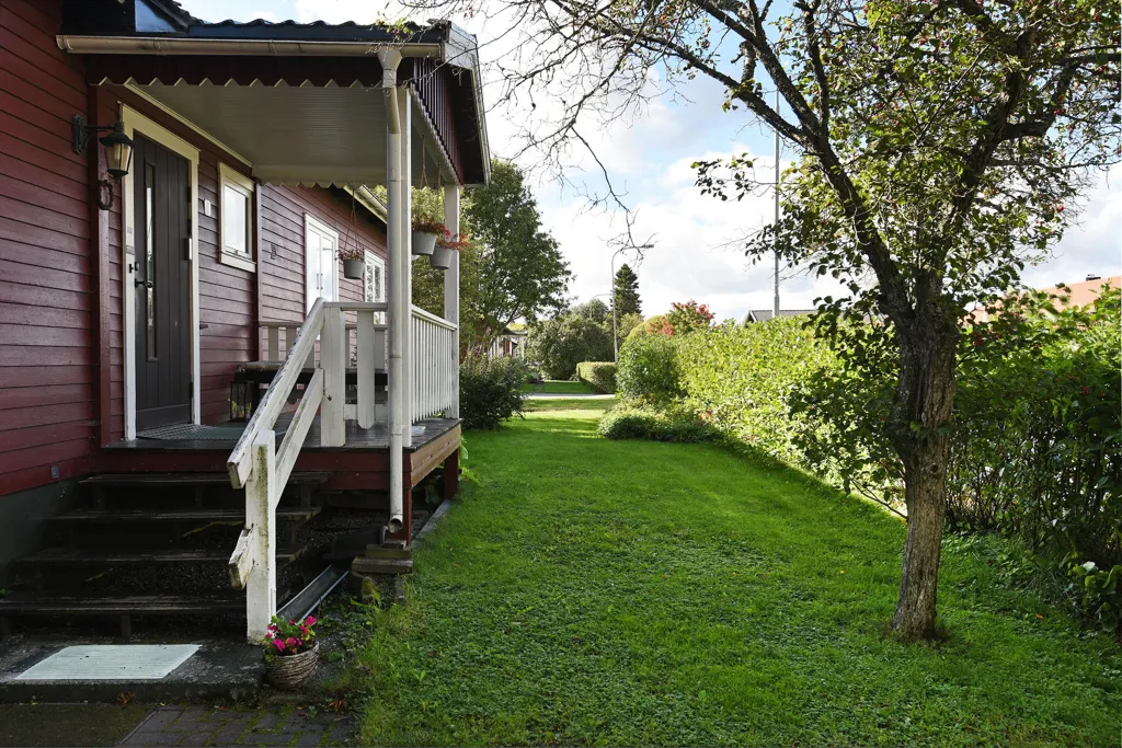 Aed - 1960s House with River View in Grisbacka