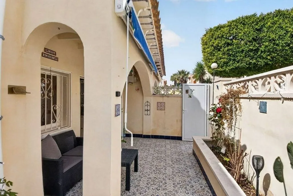 Terrace - Terraced House with Pool in Torrevieja Centre