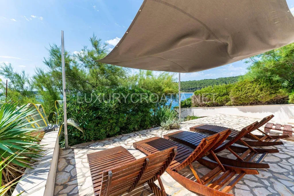 Terrass - Beachfront Villa with Jacuzzi in Korčula