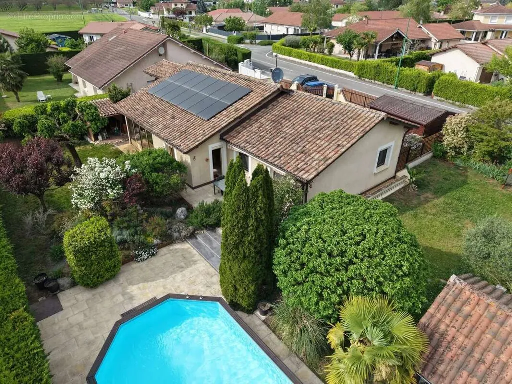 Vue aérienne - Maison de Plain Pieds avec Piscine à St Marcellin