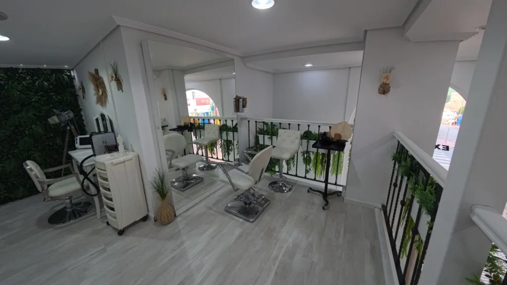 Toad - Design Salon with Modern Finishes in Benidorm