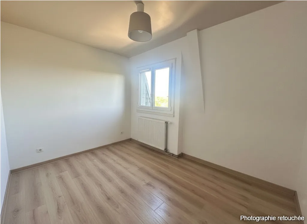 Toad - Fourth Floor Flat with Balcony in Limay