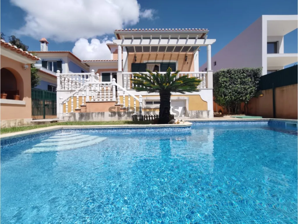 Bassein - Five-Bedroom House with Pool in Cascais