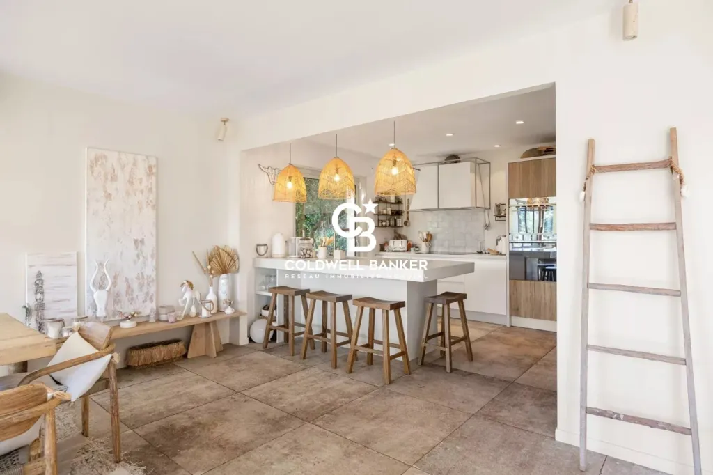 Cuisine - Villa Contemporaine avec Piscine à Saint-Paul-de-Vence