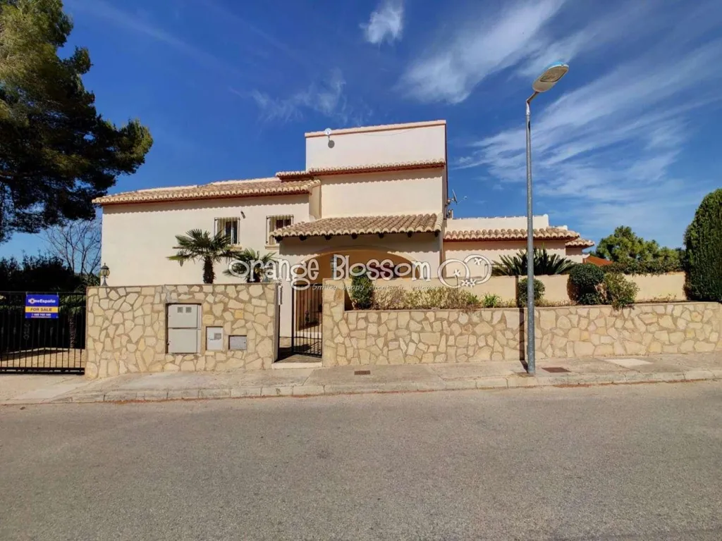 Välivaade - Detached Villa with Sea Views in Ador