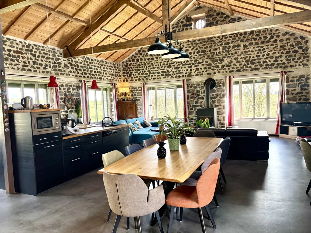 Söögituba - Holiday Cottages with Pool in Haute-Loire