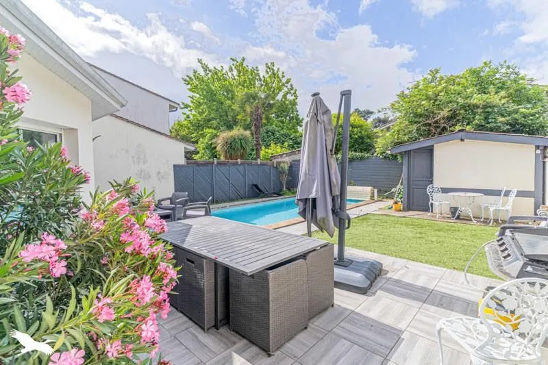 Bassein - City House with Pool in Quiet Area
