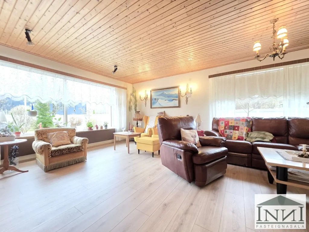 Séjour - Five-Bedroom House with Studio in Reykjavik