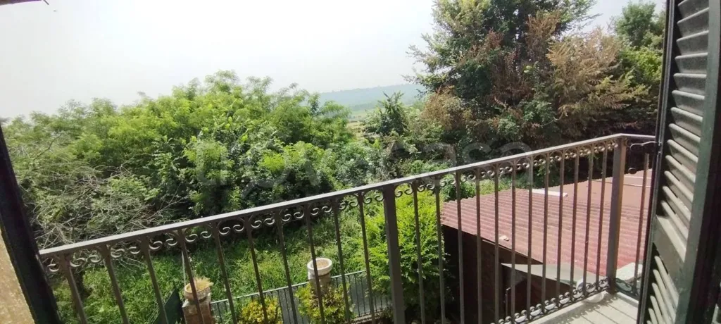 Balcon - Three-Level House with Terrace in Fossano