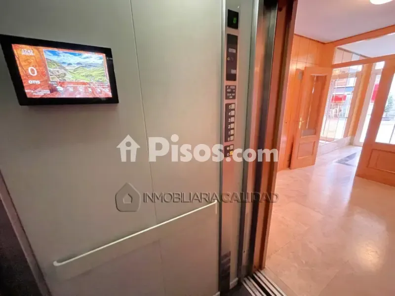 Esik - Modern Flat with Tech Features in Historic Centre