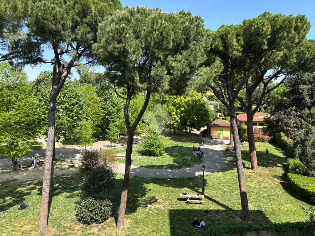 Aed - Spacious Apartment with Balcony in Florence