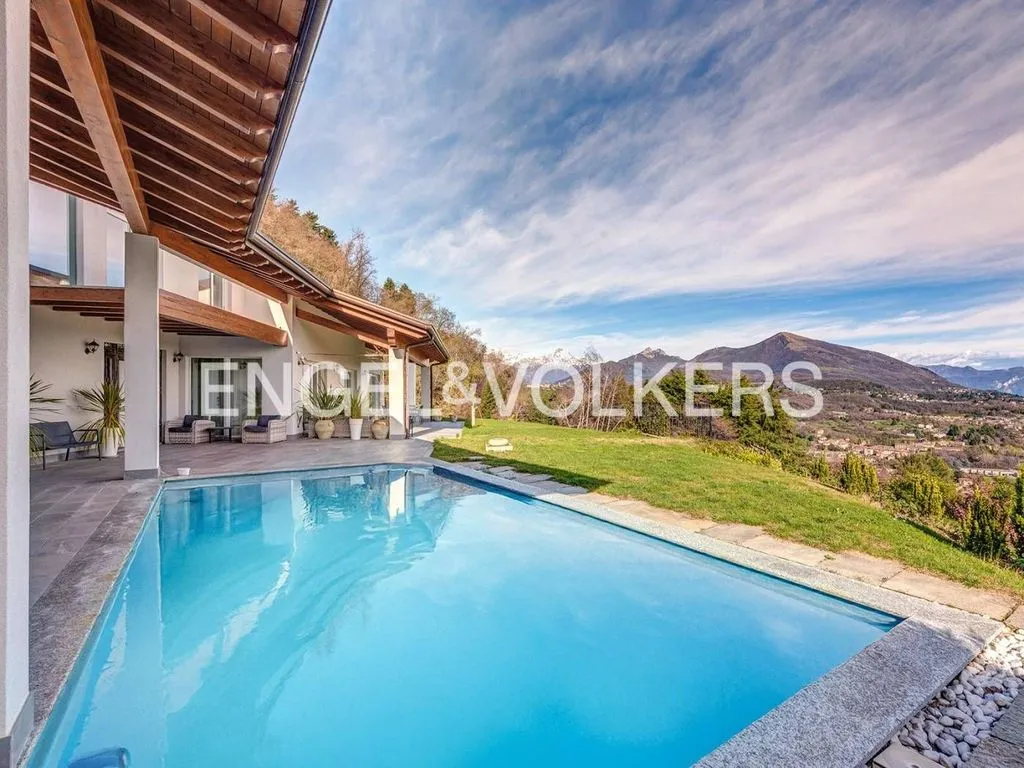 Bassein - Luxury Villa with Infinity Pool in Erba, Lombardy