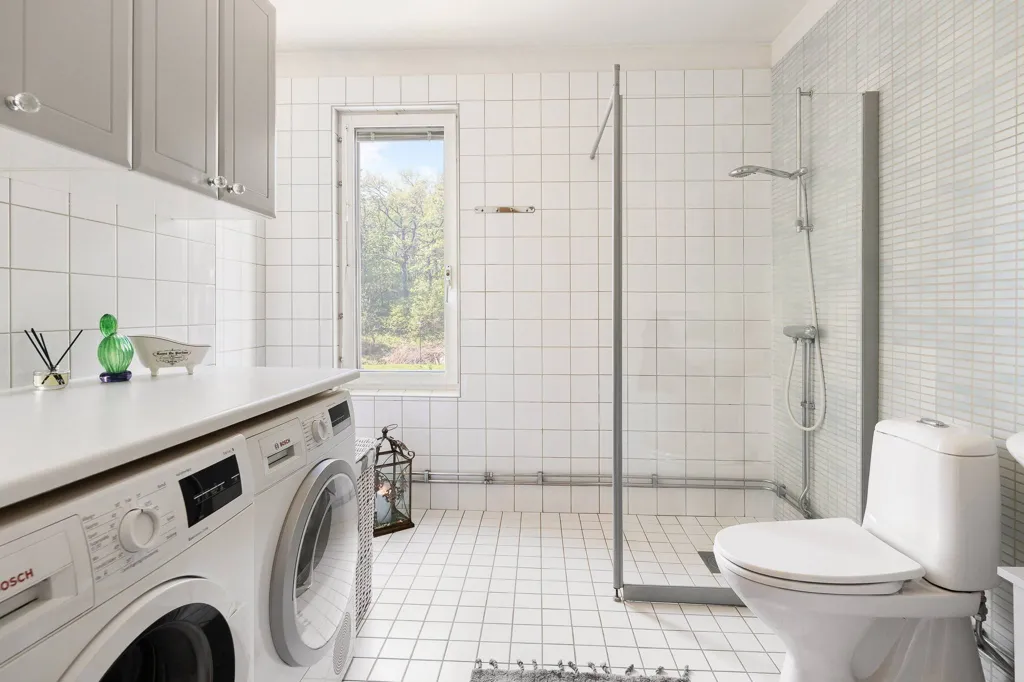 Salles de bain - Modern Apartment with Balcony near Farsta