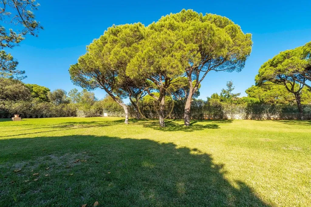 Aed - Luxury Villa with Pool in Quarteira