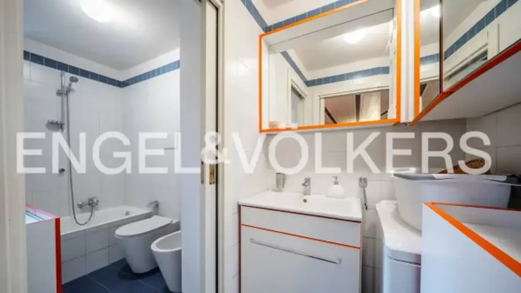 Bathrooms - Loft in Historic Building, Milan
