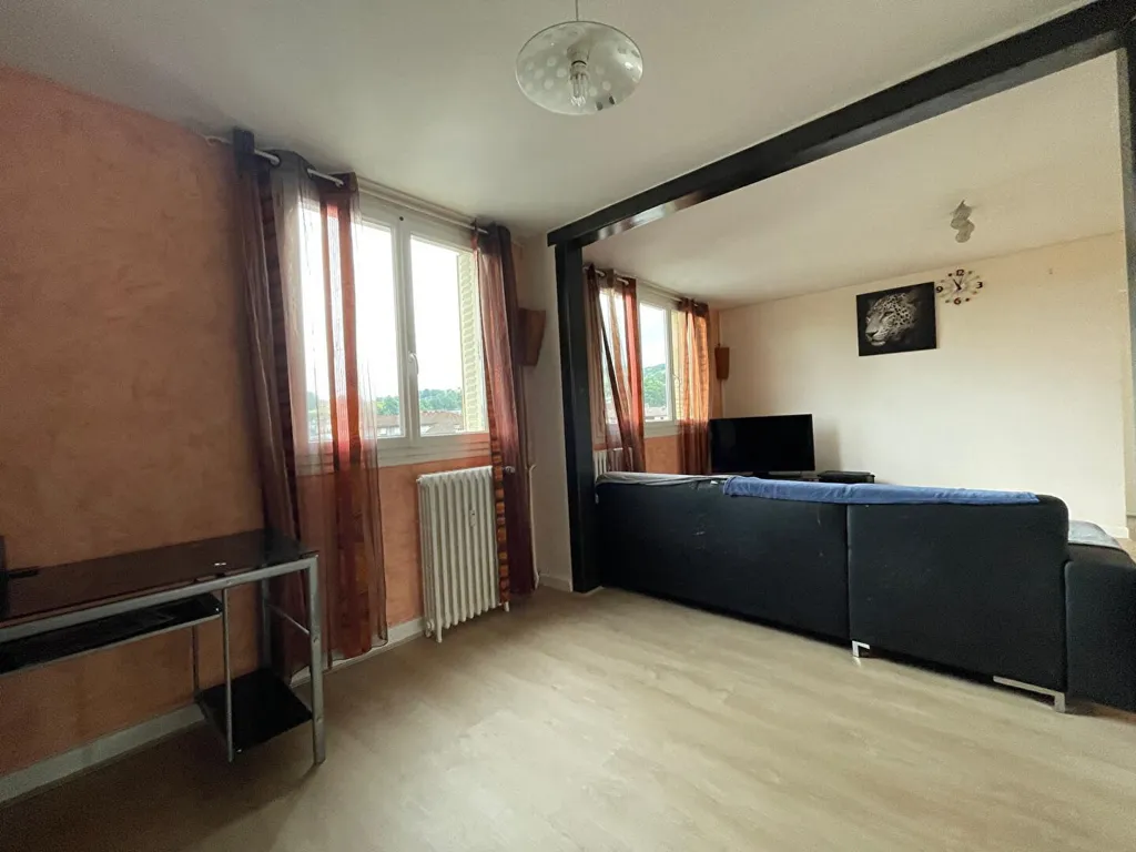 Living Room - Converted 3-Bed Flat with Garage in Nice