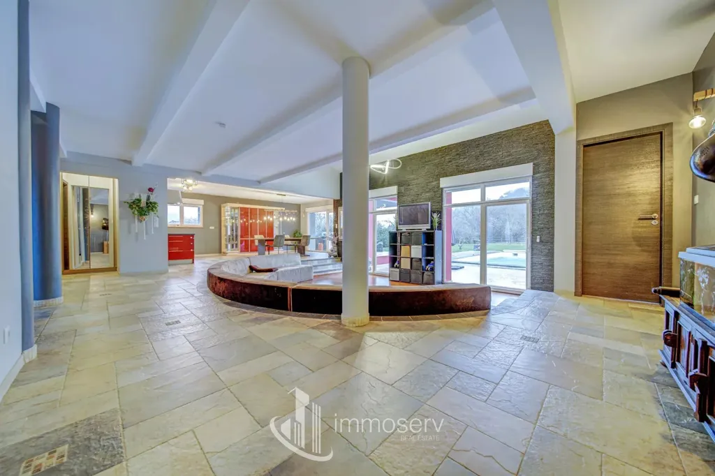 Entrée - Villa avec Vue Panoramique et Piscine à Escherange
