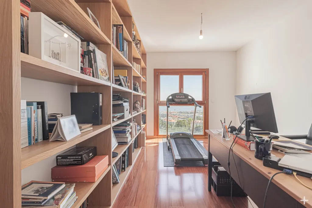 Bureau - Duplex Apartment with Tejo View in Lisbon