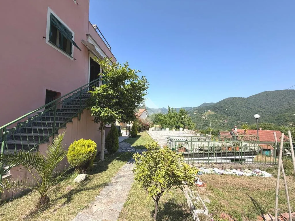 Jardin - Villa with Terrace and Garden in Serra Riccò