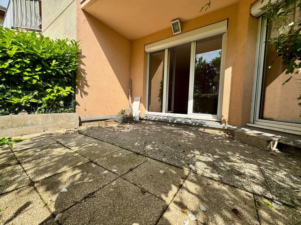 Terraza - Penthouse Apartment with Terrace in Le Bourget