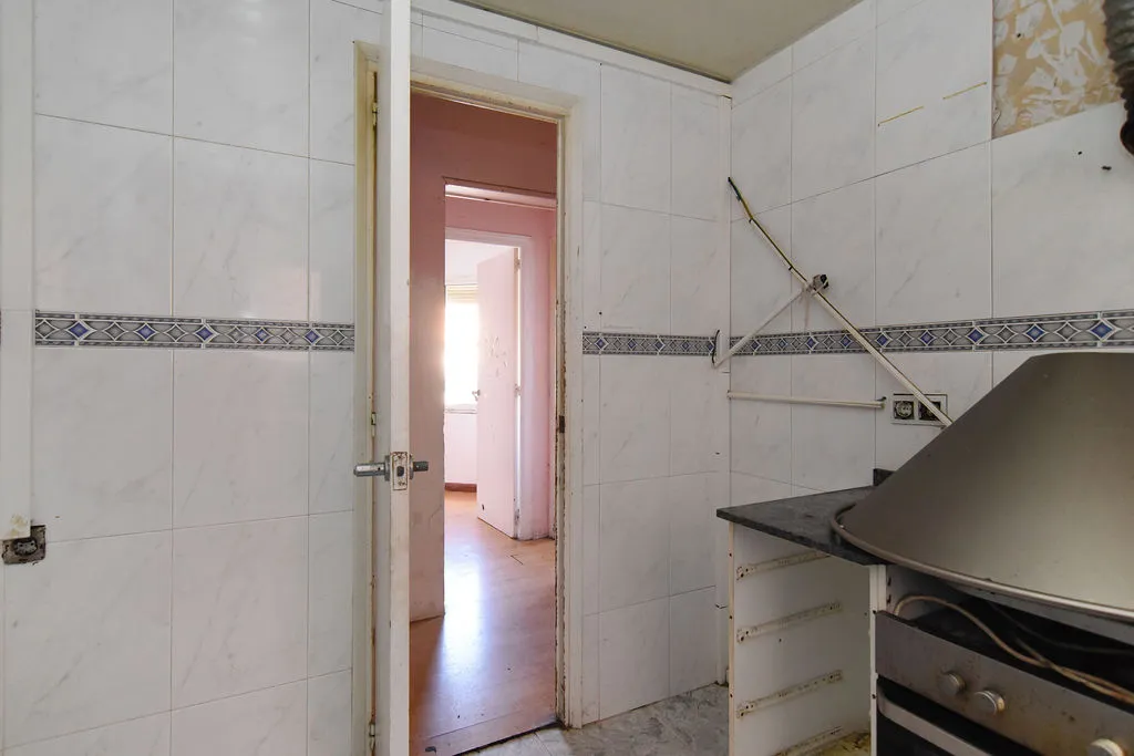 Küche - Three-Bedroom Flat in Central Rubí