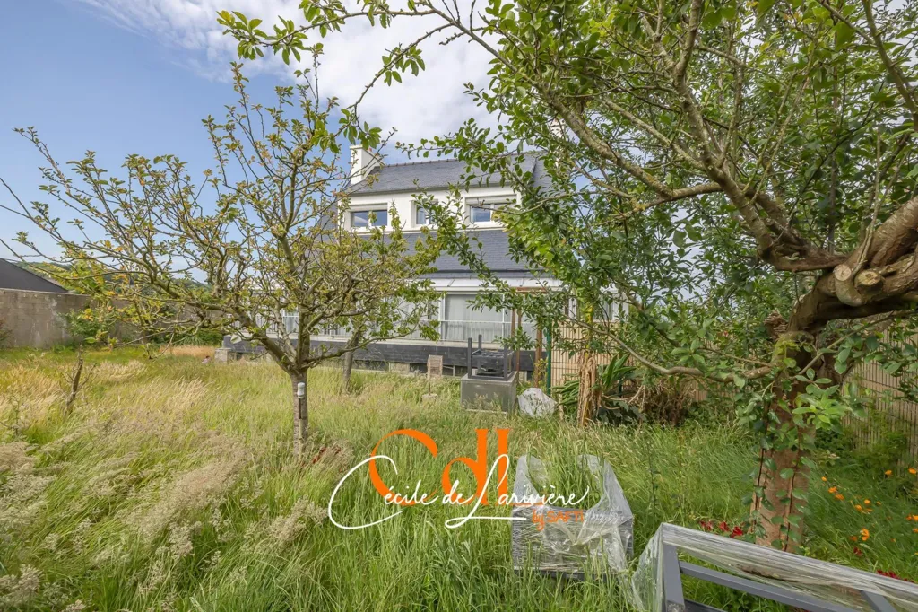 Garden - House with Sea View in Carantec