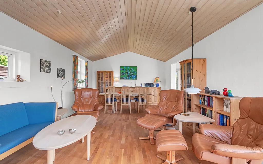 Elutuba - Spacious Villa with Garden in Skæring