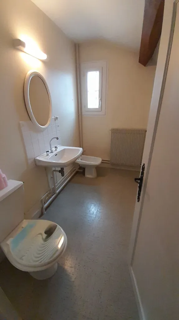 Salles de bain - Maison 3 Pièces avec Garage à Lamotte-Beuvron