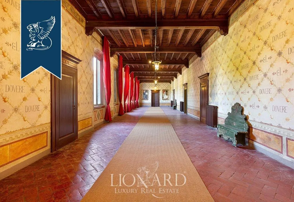 Ingresso - 15th-Century Palace with Tower in Lombardy