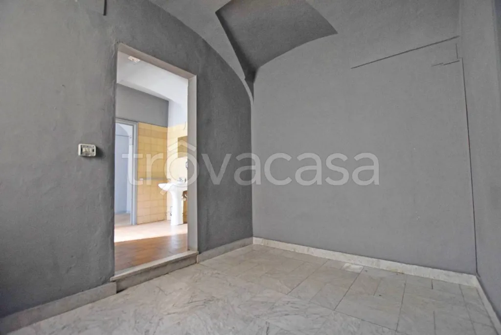 Pièces - Commercial Property with Balcony in Mondovì