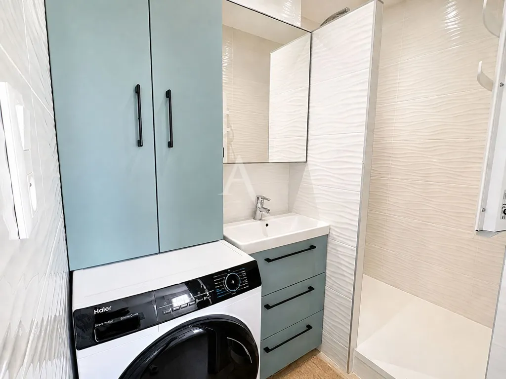 Salles de bain - Appartement avec Terrasse et Garage sur la Corniche à Sète