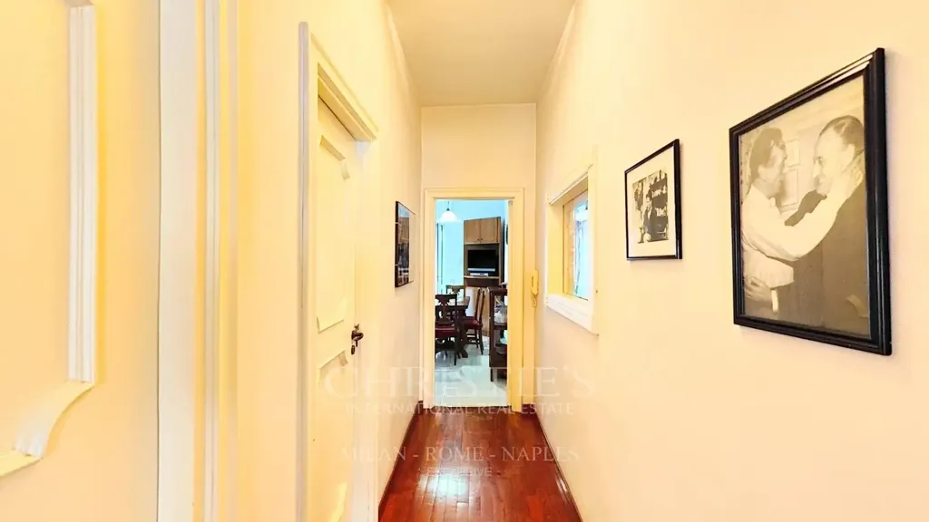Esik - Apartment with Balcony in Chiaia, Naples