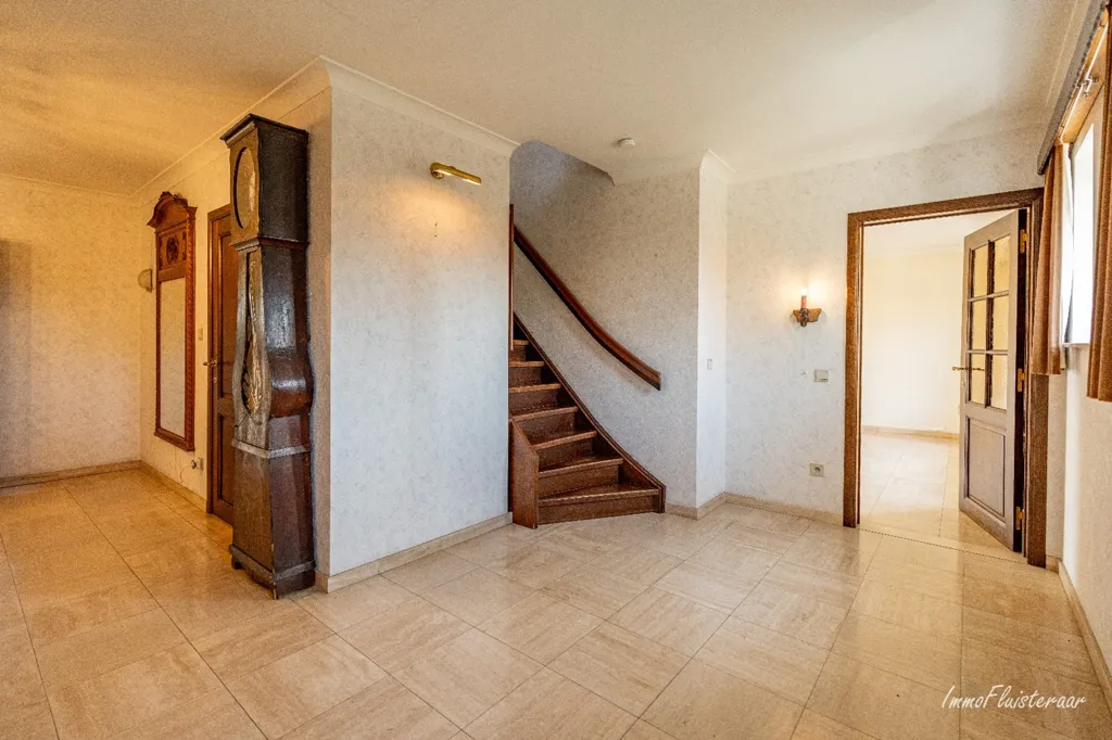 Entrée - Maison avec Écuries et Piste Extérieure à Bree