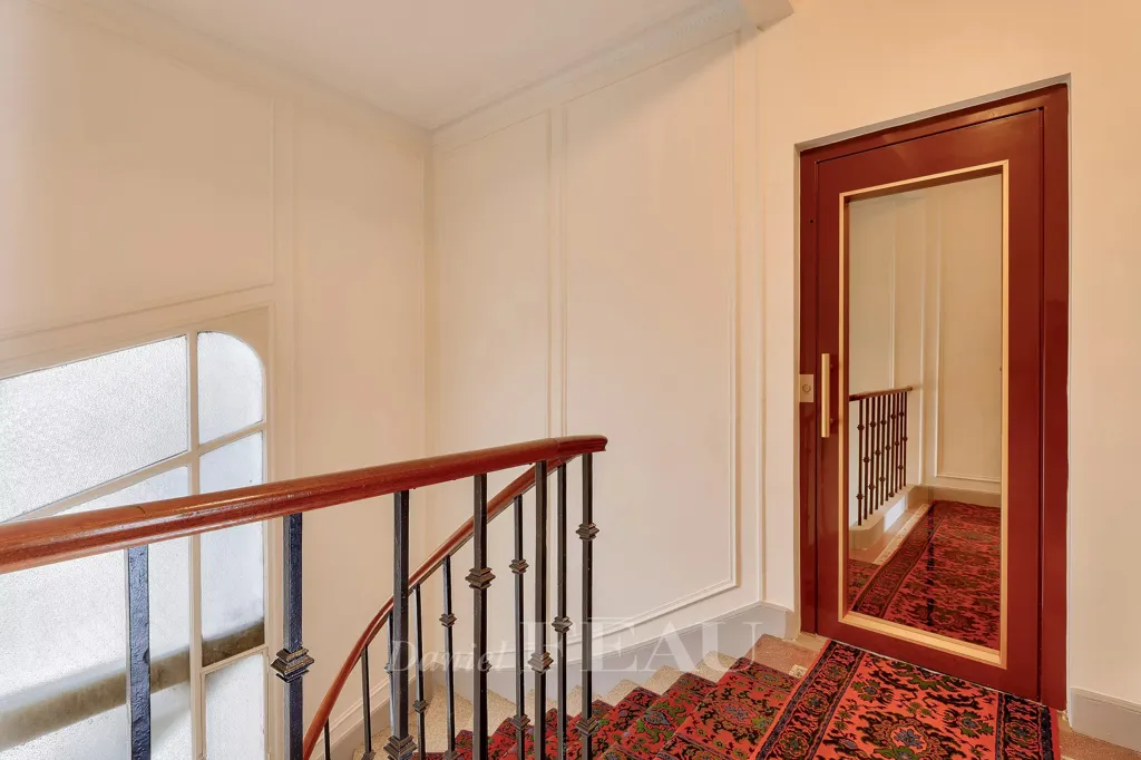Rooms - Luxury Apartment with Balcony in Paris 16th