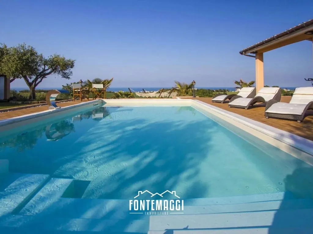 Piscine - Villa with Sea View in San Costanzo