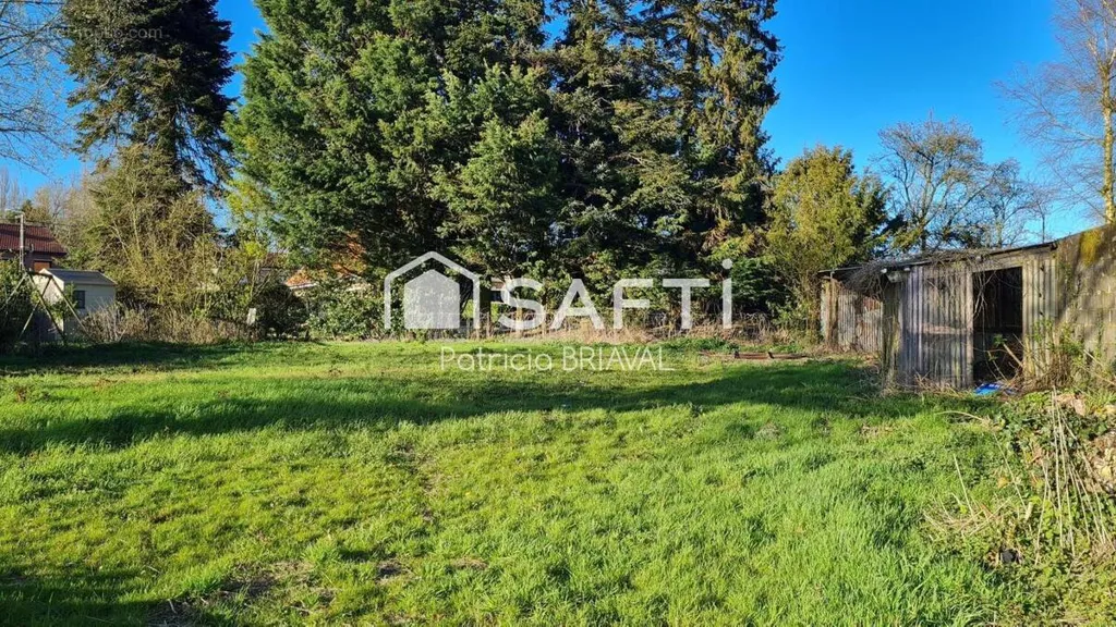 Jardin - Terrain Constructible à Servins avec Exposition Est-Ouest